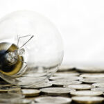 Ljuskälla på en bädd av mynt