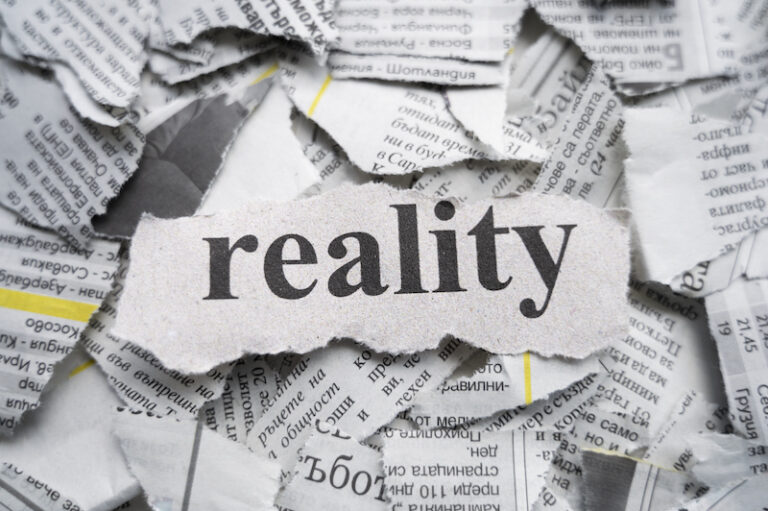 Tidningsutklipp med texten reality